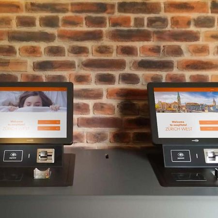 easyHotel Zürich City Centre Exterior foto