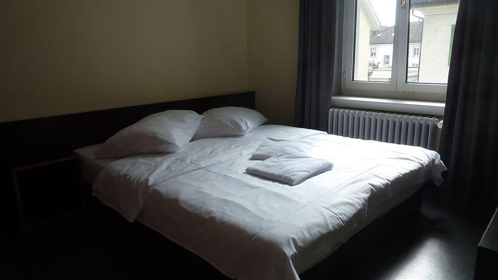 easyHotel Zürich City Centre Exterior foto
