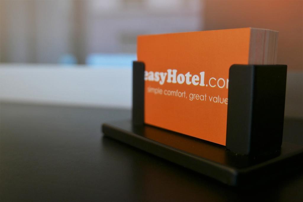 easyHotel Zürich City Centre Exterior foto