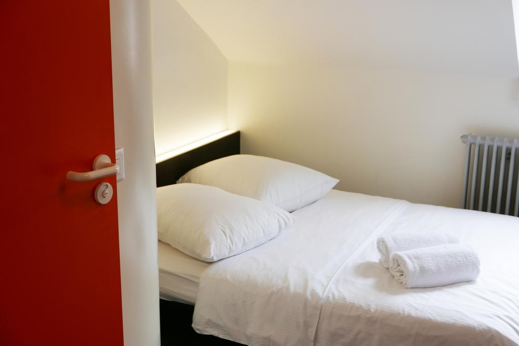 easyHotel Zürich City Centre Exterior foto