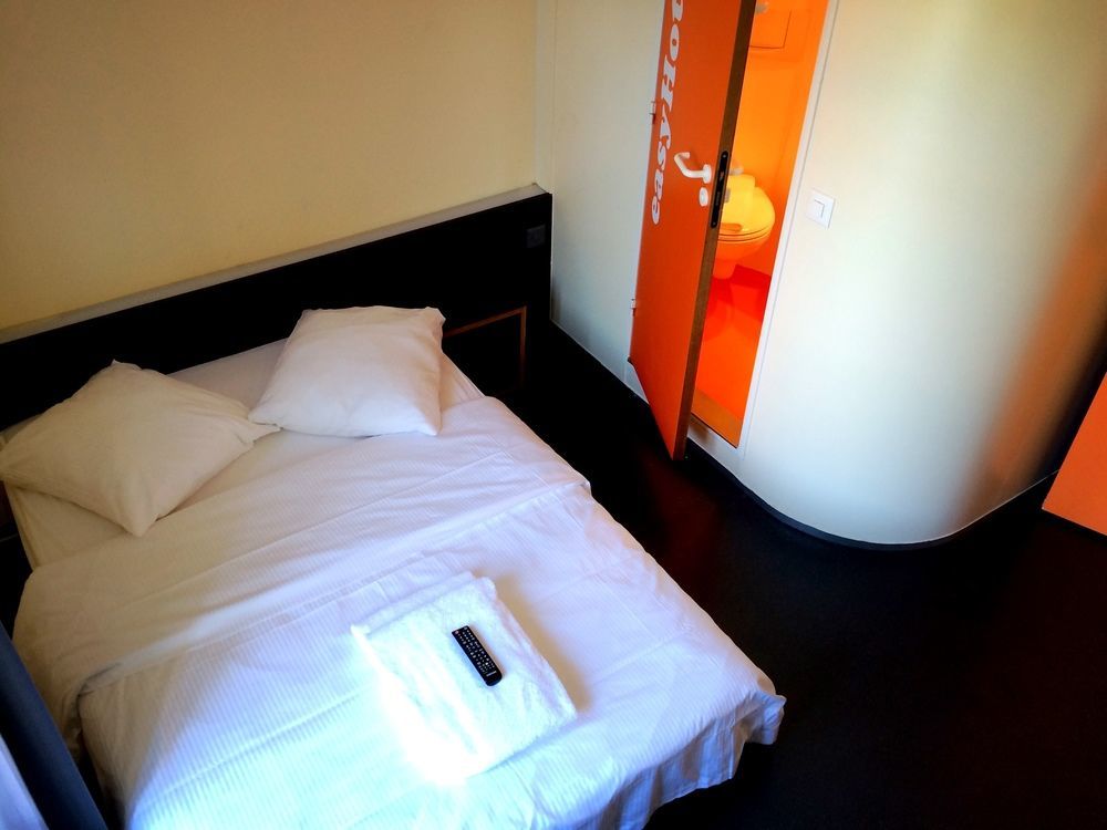 easyHotel Zürich City Centre Exterior foto