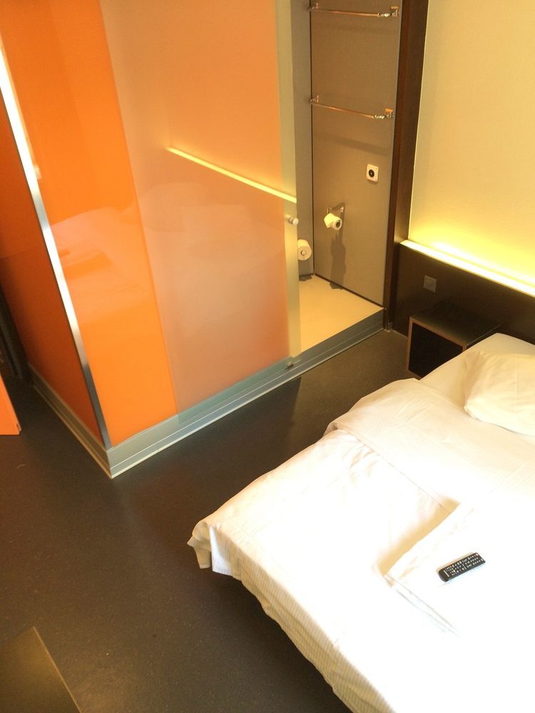 easyHotel Zürich City Centre Exterior foto
