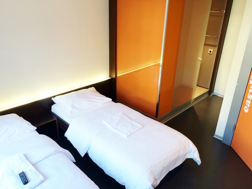 easyHotel Zürich City Centre Exterior foto