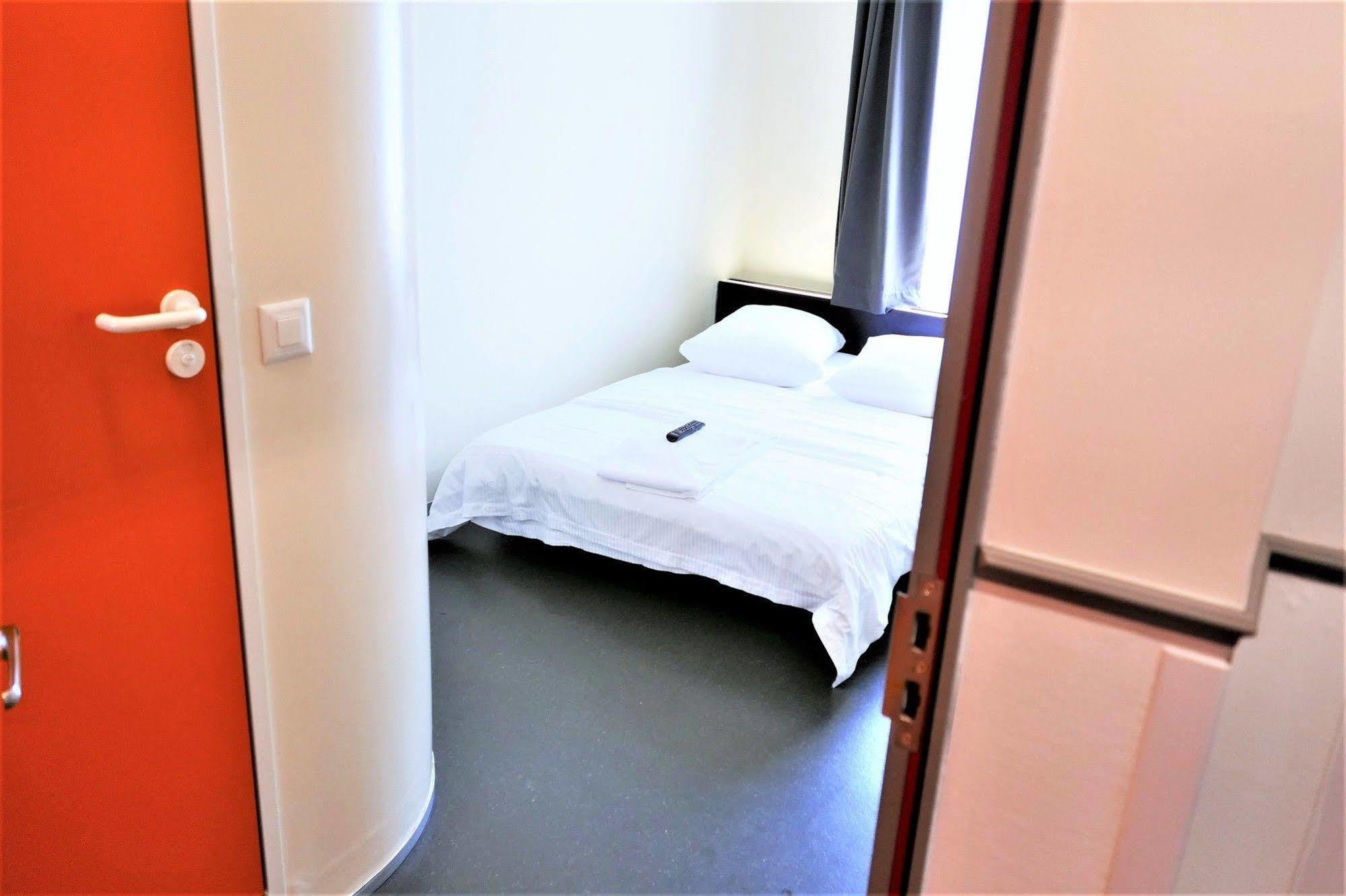 easyHotel Zürich City Centre Exterior foto