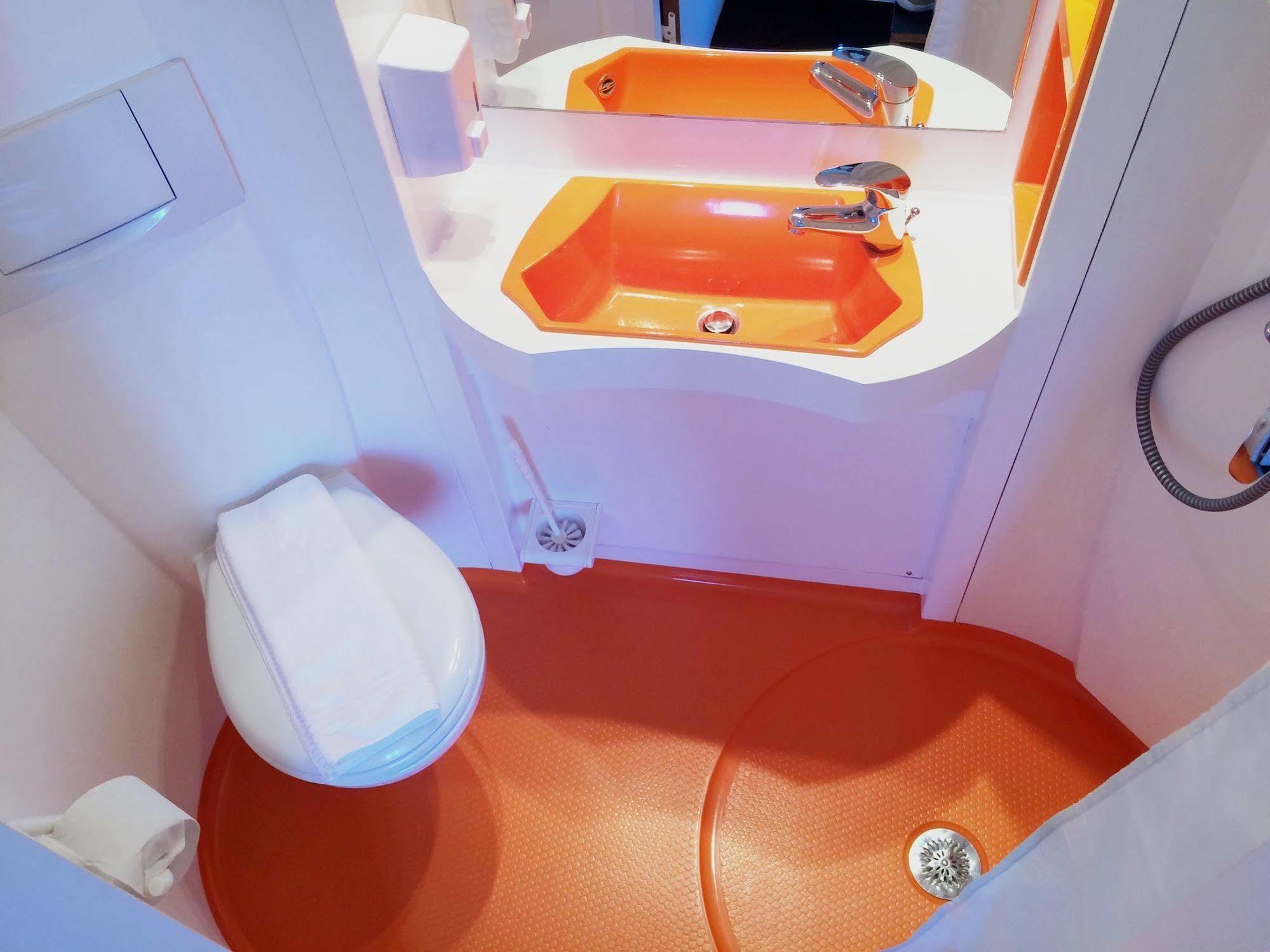 easyHotel Zürich City Centre Exterior foto