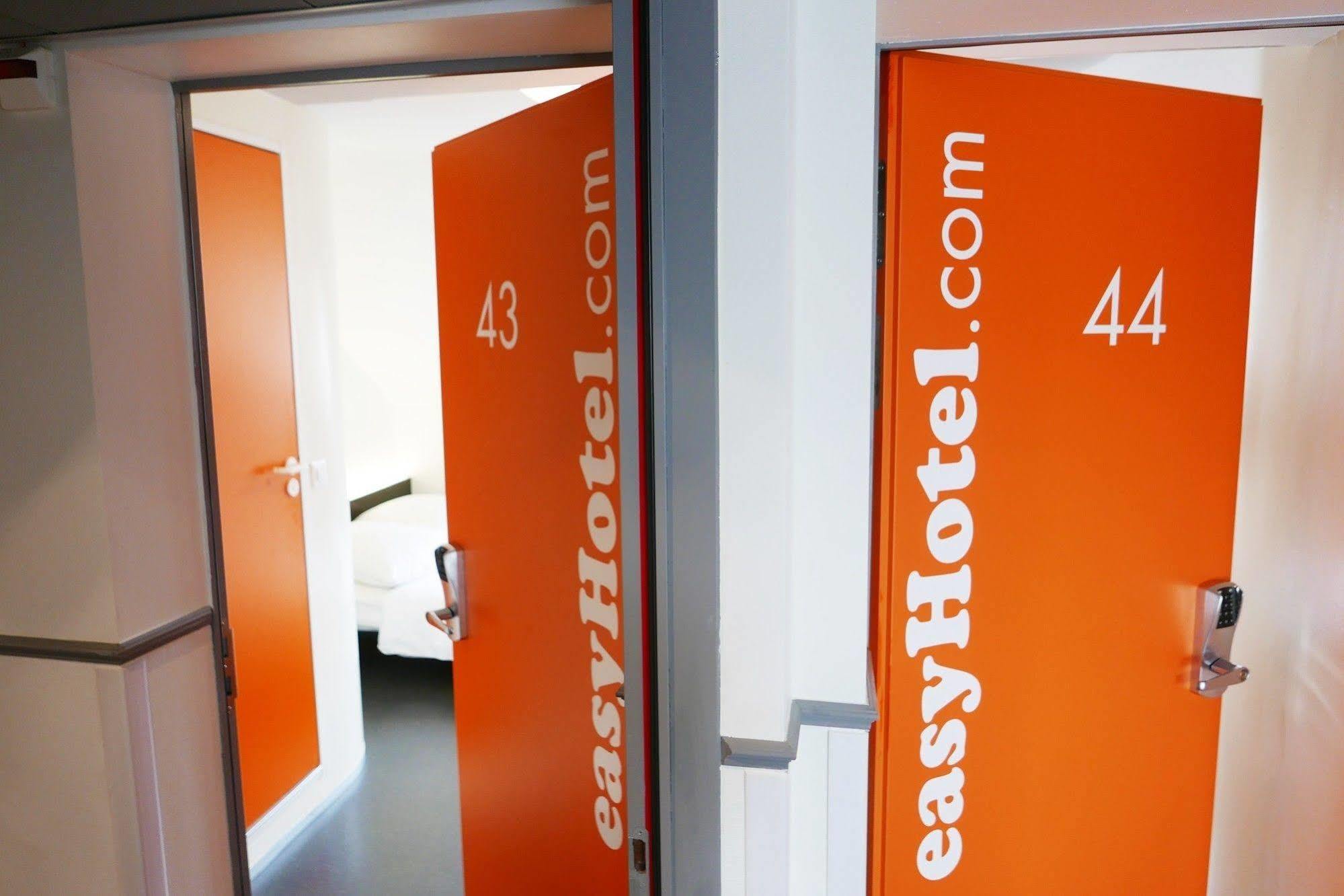 easyHotel Zürich City Centre Exterior foto