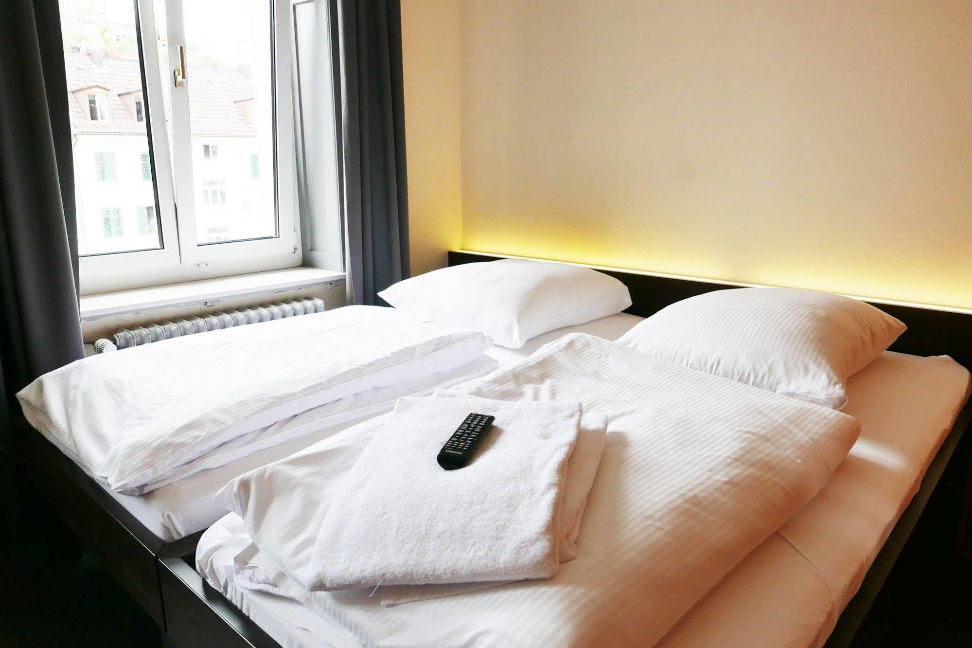 easyHotel Zürich City Centre Exterior foto